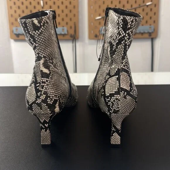 Steve Madden Women Kapital Snakeskin Print Kitten Heel Boots,Sz 8 (M),Disclaimer - Picture 5 of 15